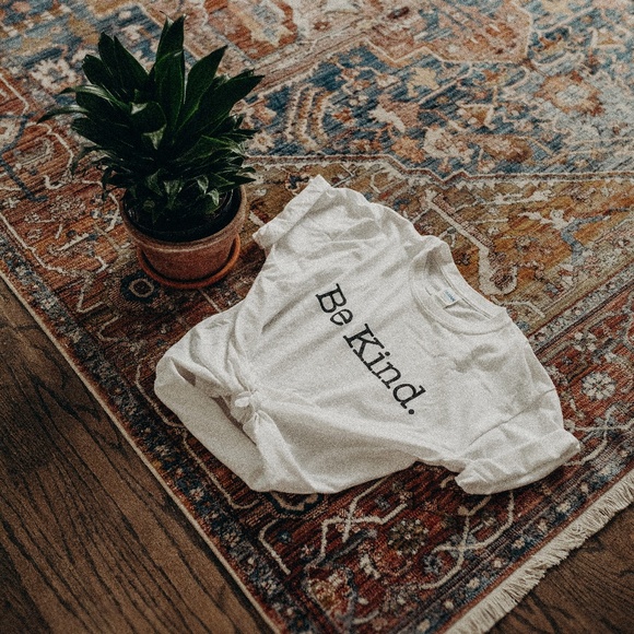 Vintage Tops - Be Kind T-shirt